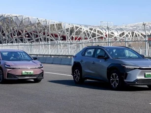 Toyota nhập cuộc đua làm xe điện không người lái