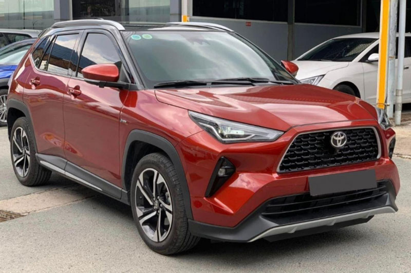 Toyota Yaris Cross HEV chạy ‘lướt’ 1 năm trượt giá ngang một chiếc Honda SH 350i