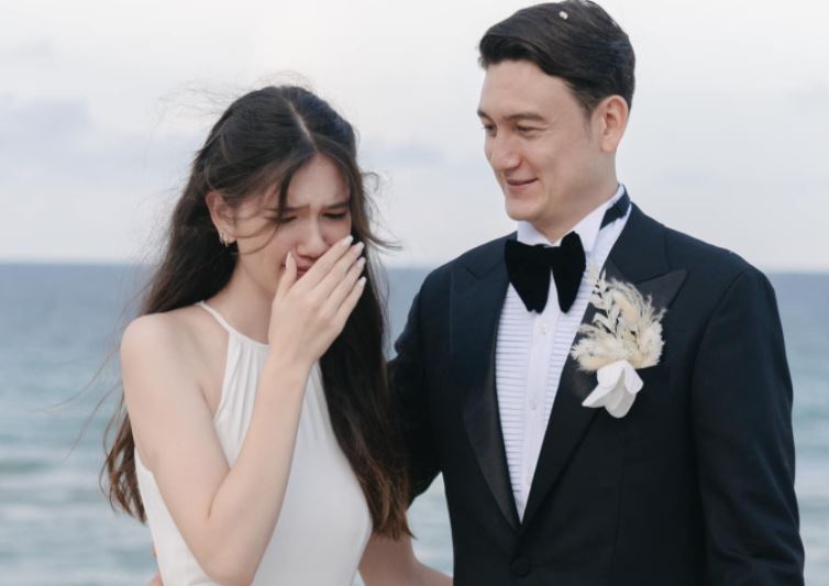 Em gái cực phẩm của Đặng Văn Lâm rơi nước mắt khi anh trai cưới Yến Xuân, nhan sắc tuổi 17 gây thương nhớ