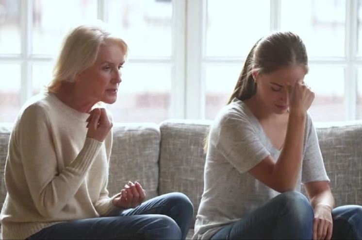 Lười làm việc nhà nhưng mẹ chồng ra ngoài vẫn 'nổ' chiều con dâu như bà hoàng, nghe được tôi 'bật' lại khiến bà dọn ra ở riêng ngay tức khắc