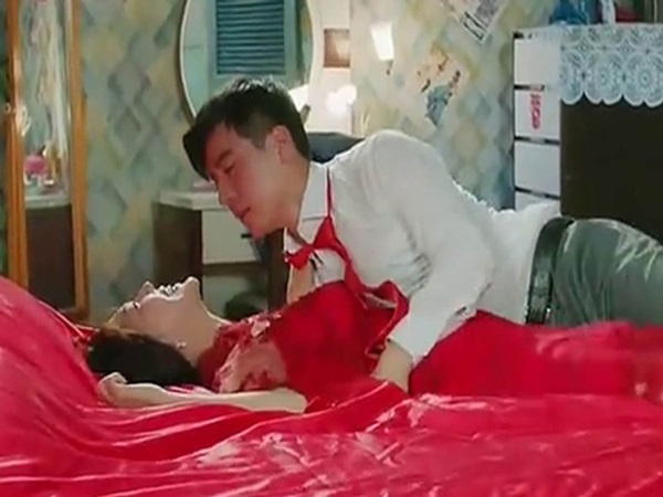 Cắn răng lấy chồng U50 vì tiền, nhưng trong đêm tân hôn tôi "chết điếng" trước hành động của anh ấy