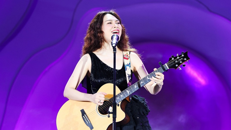 Mỹ Tâm ôm đàn guitar, hát loạt hít đình đám khi mới vào nghề