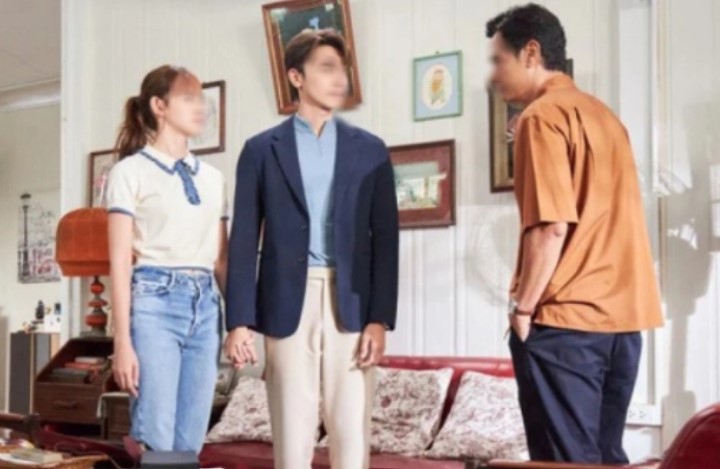 Nửa đêm nghe tiếng động đáng sợ, tôi cầm đèn pin ra soi thì suýt ngất xỉu khi thấy chiếc bóng trắng đi qua đi lại ngoài vườn