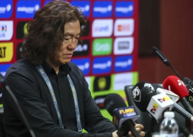 HLV Hàn Quốc bất ngờ từ chức ngay trước AFF Cup