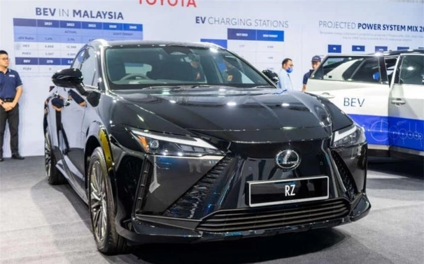 SUV điện Lexus RZ 450e ra mắt thị trường hàng xóm Việt Nam, giá quy đổi khởi điểm từ 2,2 tỷ đồng 498684