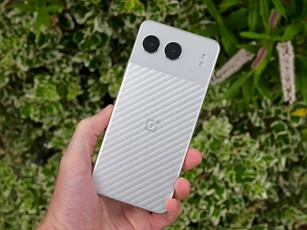 Smartphone chống nước, cấu hình ‘khủng’, sạc 100W, giá hơn 9 triệu đồng