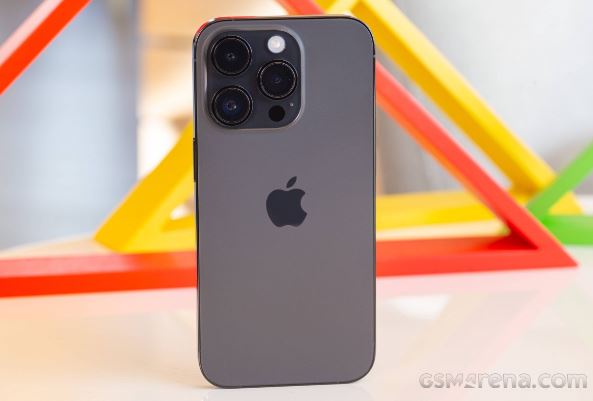 iPhone 14 Pro cháy hàng, giá rẻ hơn iPhone 15, quyết đấu Galaxy S24 Ultra