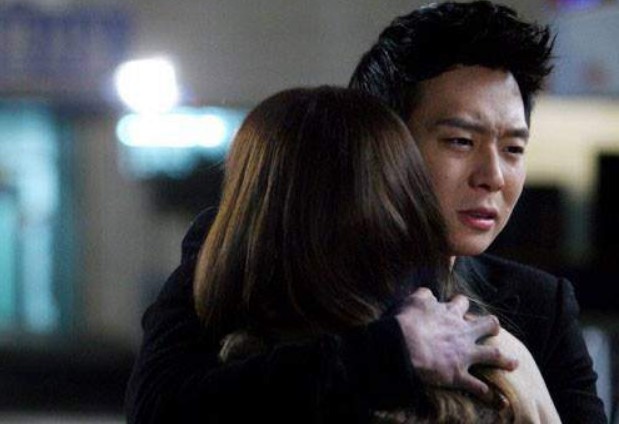 Nhìn vào kết quả xét nghiệm, vợ chồng tôi ôm nhau khóc nghẹn trước cổng bệnh viện. Nếu biết có ngày này, chúng tôi đã sống khác đi, đã dành nhiều thời gian để nghỉ ngơi và chăm sóc bản thân hơn.