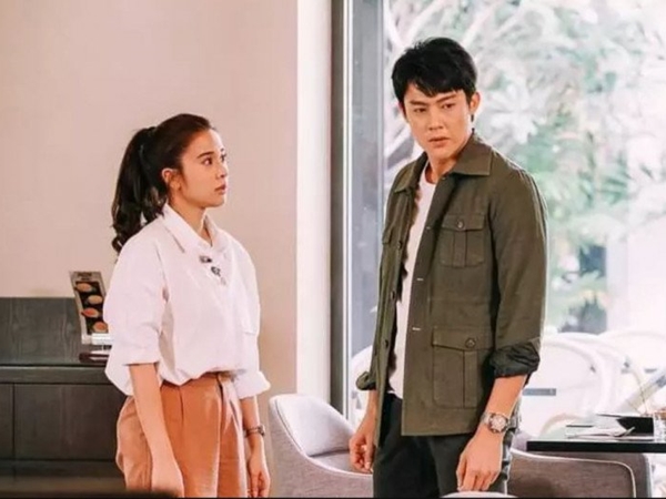 Tìm đồ dưới gầm giường nhà bạn gái, tôi vô tình thấy tờ giấy lạ, định vứt đi thì điếng người khi thấy những dòng chữ trên đó