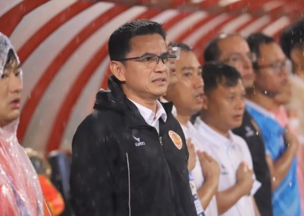 HLV Kiatisak đón niềm vui lớn ở châu Âu