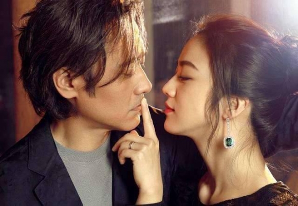 Nhân tình qua đời sau khi sinh, vợ tới bế con của cô ấy, nói một lời khiến chồng trào nước mắt