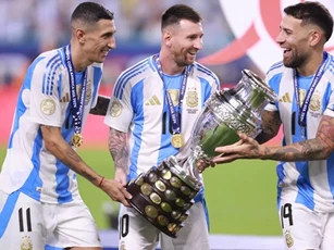 Messi chơi trội khiến cả đội Argentina ngỡ ngàng