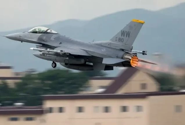 Một máy bay chiến đấu F-16 của Không quân Mỹ cất cánh tại căn cứ không quân Yokota ở Nhật Bản (Ảnh: Không quân Mỹ).