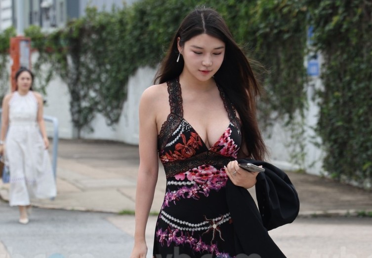 Thí sinh hoa hậu gây chú ý nhờ sở hữu vòng một 100 cm 