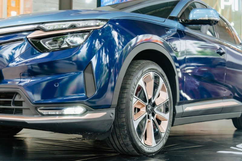 C&#x1EAD;n c&#x1EA3;nh VinFast VF 8 Lux phi&#xEA;n b&#x1EA3;n gi&#x1EDB;i h&#x1EA1;n &#x27;H&#x1ECF;a Long &#x110;&#x1ED9;c B&#x1EA3;n&#x27;