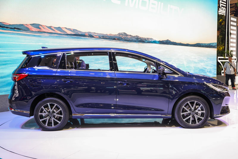 ‘Kẻ hạ sát’ Toyota Innova Cross ra mắt, giá gần 600 triệu đồng