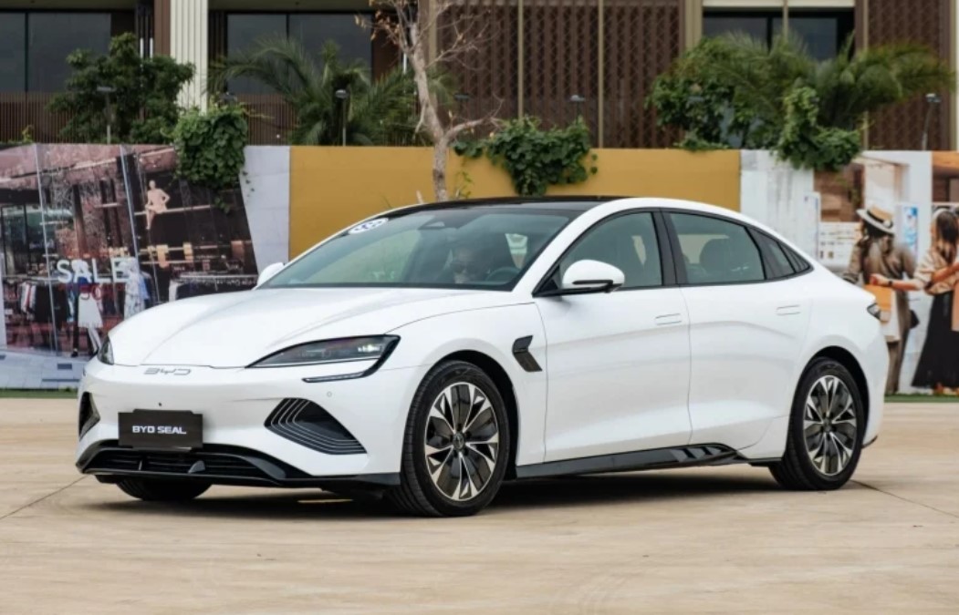 BYD Seal - Sedan điện ngang cỡ Toyota Camry chốt giá từ 1,1 tỷ đồng tại Việt Nam