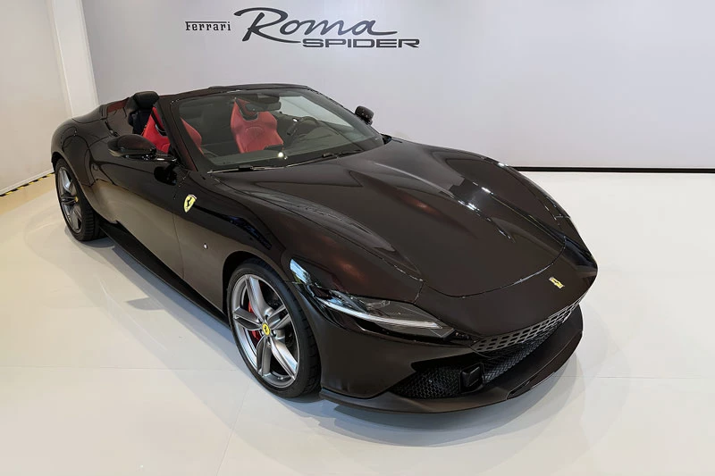 Ferrari Roma Spider.