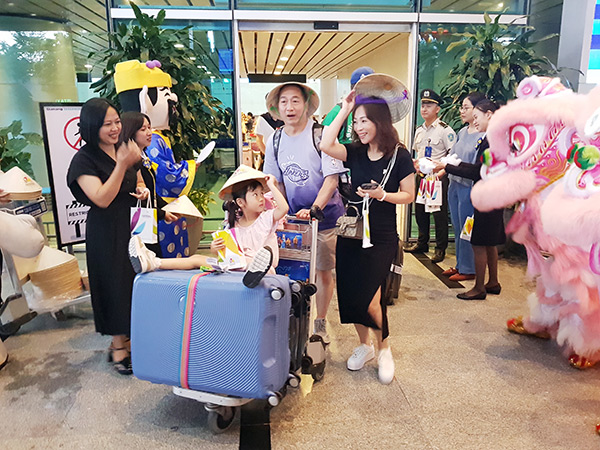 Du lịch Đà Nẵng chào đón chuyến bay đầu tiên của Hong Kong Airlines 