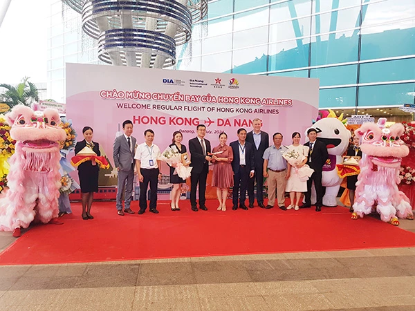 Chào đón chuyến bay đầu tiên của Hong Kong Airlines hạ cánh sân bay quốc tế Đà Nẵng.