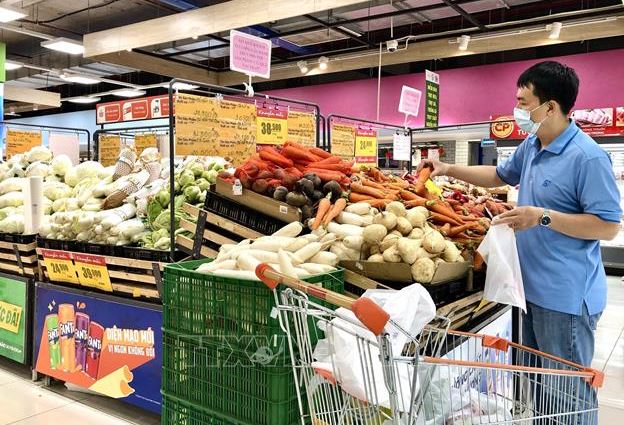 Nhà bán lẻ bình ổn, không để lương tăng, giá tăng