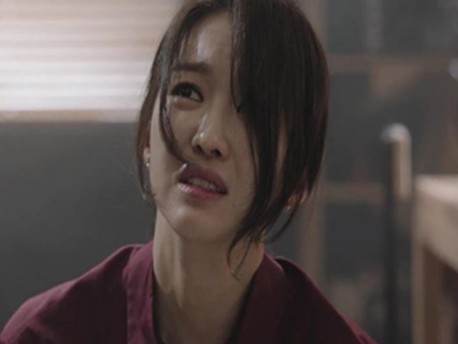 Bạn thân bất ngờ gọi điện thoại báo phát hiện tên chồng trong khai sinh của đứa trẻ lạ, tôi bàng hoàng vì sự thật sốc ngất được giấu kín 13 năm