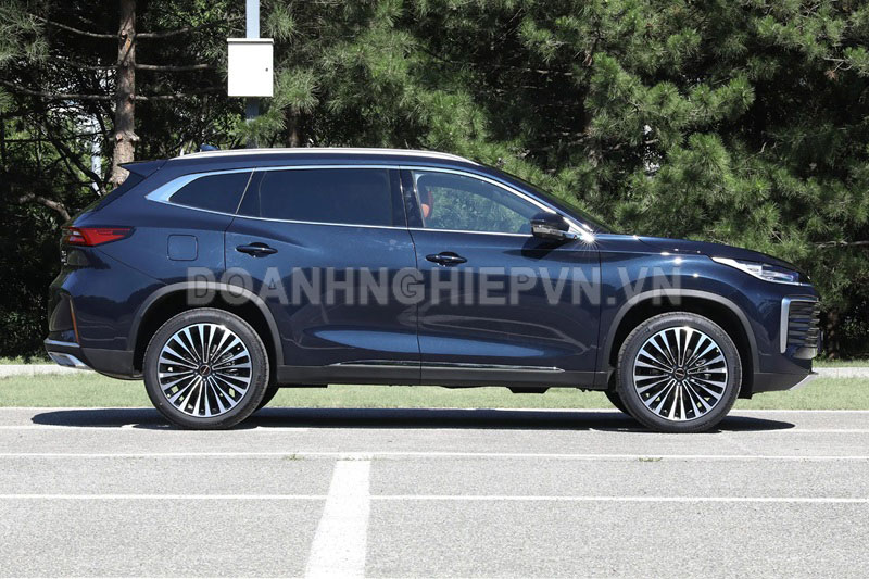 SUV lớn ngang Hyndai Santa Fe, công suất 261 mã lực, giá hơn 420 triệu đồng