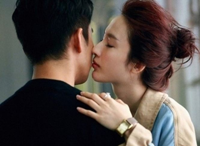 Đang quen cuộc sống độc thân sau ly hôn, nhưng một hôm về nhà, vợ cũ đột nhiên xuất hiện ôm chầm lấy tôi, còn van nài một việc khiến tôi chết đứng