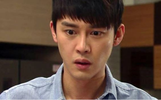 Ly hôn 3 năm mới trở về thăm con, vừa nhìn thấy tôi thằng bé bỗng hét thất thanh bỏ chạy, còn vợ cũ có hành động lạnh người