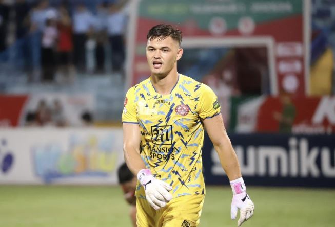 CAHN bị sao Việt kiều kiện lên FIFA