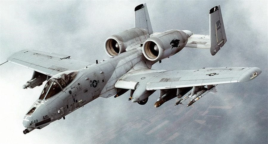 1024px-a-10_thunderbolt_ii_in-flight-2.jpg