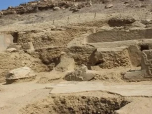 Phát hiện ngôi đền 5.000 năm tuổi dưới cồn cát ở Peru