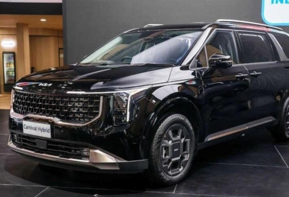 Kia Carnival Hybrid 2025 cập bến Đông Nam Á, giá gần 2,2 tỷ đồng