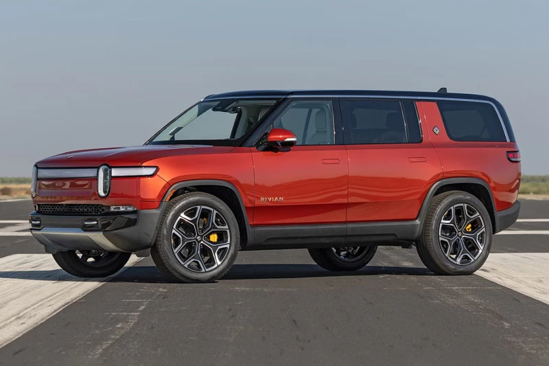 Rivian R1S.