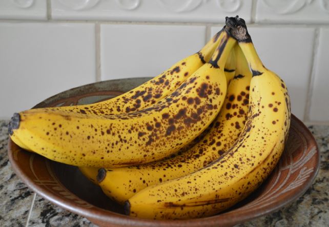 Chuối chín có đặc điểm này người Nhật cực thích vì tác dụng ngừa ung thư đạt đến đỉnh cao, người Việt tưởng hỏng nên thường vứt bỏ