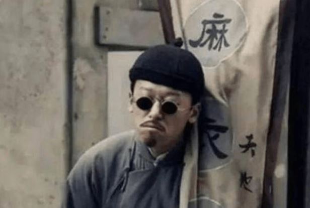 Thầy tướng số làm giàu bằng cách tâng bốc Càn Long, tiên đoán vận mệnh nhà Thanh kéo dài 800 năm và cái kết