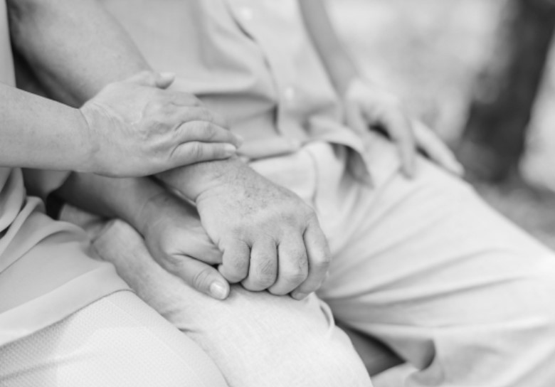 V&#x1EC1; h&#x1B0;u kh&#xF4;ng c&#xF3; con c&#xE1;i, ch&#x1ED3;ng b&#x1EC7;nh t&#x1EAD;t li&#xEA;n mi&#xEA;n, d&#xEC; t&#xF4;i v&#x1B0;&#x1EE3;t kh&#xF3; t&#xE0;i t&#xEC;nh g&#xF3;i g&#x1ECD;n trong 2 t&#x1EEB;