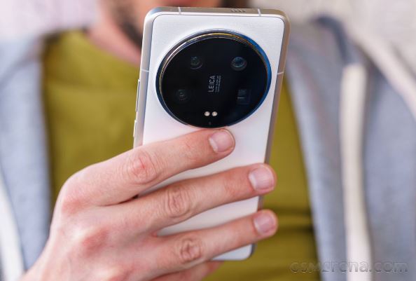 Quên iPhone 15 Pro Max và Galaxy S24 Ultra đi, đây mới là vua nhiếp ảnh với camera Leica, giá cực rẻ