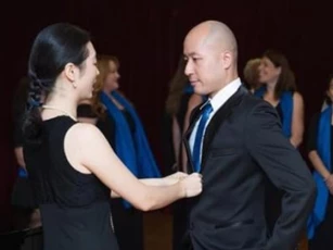 Hôn nhân kín tiếng đầy viên mãn của 1 nam nghệ sĩ Việt với vợ là mỹ nhân Trung Quốc tài sắc vẹn toàn