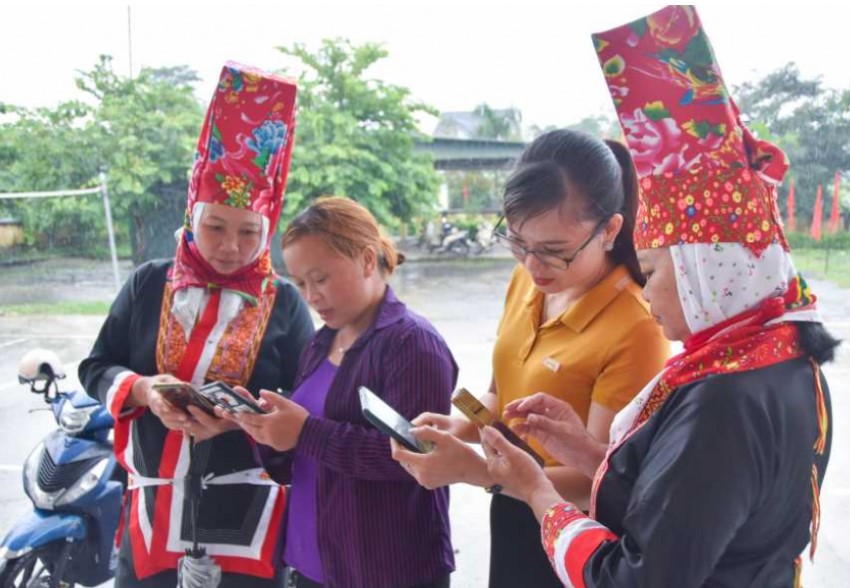 Chuyển đổi số góp phần hình thành những thôn, xã thông minh