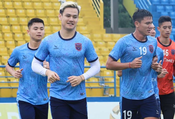 Đội bóng Việt Nam chiêu mộ hàng loạt chuyên gia châu Âu