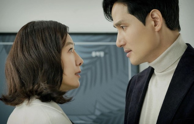 Đang chơi đùa với con riêng của chồng, anh bỗng nói điều chí mạng làm tôi muốn buông bỏ mọi thứ ngay lập tức