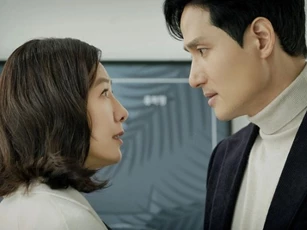 Đang chơi đùa với con riêng của chồng, anh bỗng nói điều chí mạng làm tôi muốn buông bỏ mọi thứ ngay lập tức