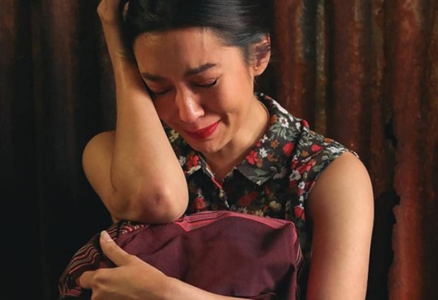 Thấy quà tân gia tôi tặng, chị chồng cầm rồi tiện tay vứt luôn, đến khi biết thứ bên trong là gì, chị tái mặt hối hận