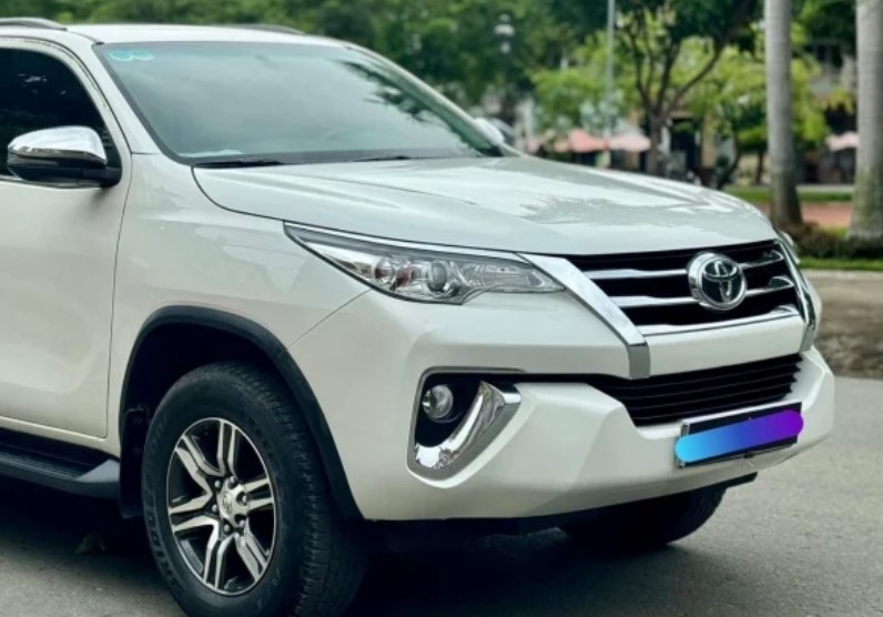 Sử dụng 5 năm, Toyota Fortuner lên sàn xe cũ với giá ngỡ ngàng