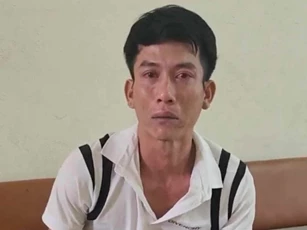 Bắt kẻ đột nhập cửa hàng trộm 26 điện thoại di động