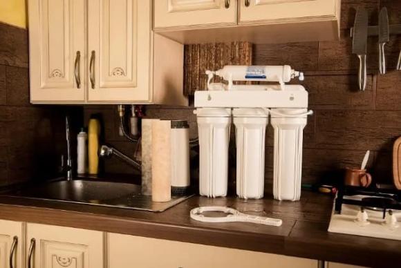 Nếu nhà bạn có nước máy thì có nhất thiết phải lắp máy lọc nước không? Bạn sẽ hiểu sau khi biết 4 khía cạnh này