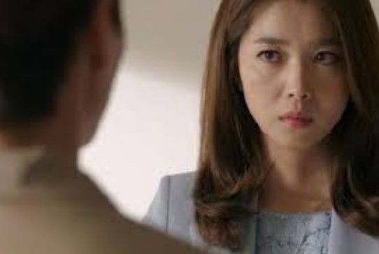 Vừa thấy bóng chị chồng dẫn con sang, chồng tôi chặn lại không cho vào khiến tôi cảm kích vô cùng