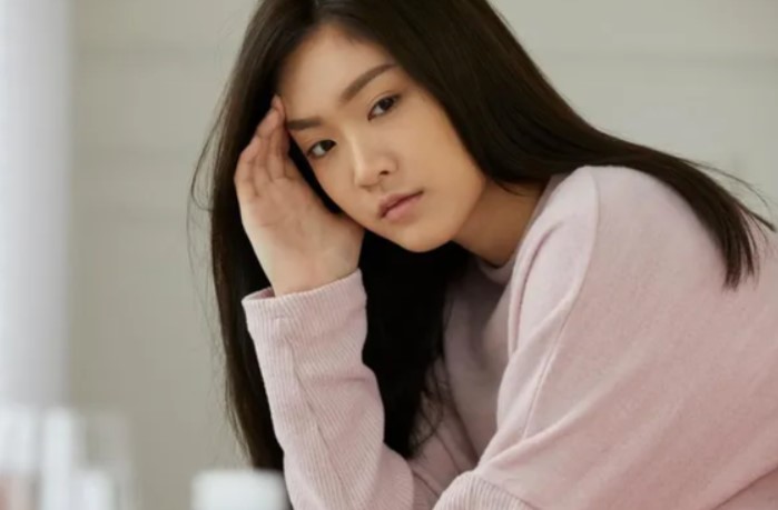 Ngày cưới, tôi đưa mẹ chồng lên lễ đường trên chiếc xe lăn giữa những tiếng vỗ tay tán dương của mọi người.