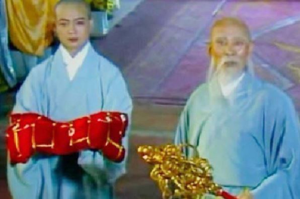 Đường Tăng sở hữu 2 pháp bảo cực kì quý giá do đích thân vua Đường mua tặng với giá... 0 lượng vàng